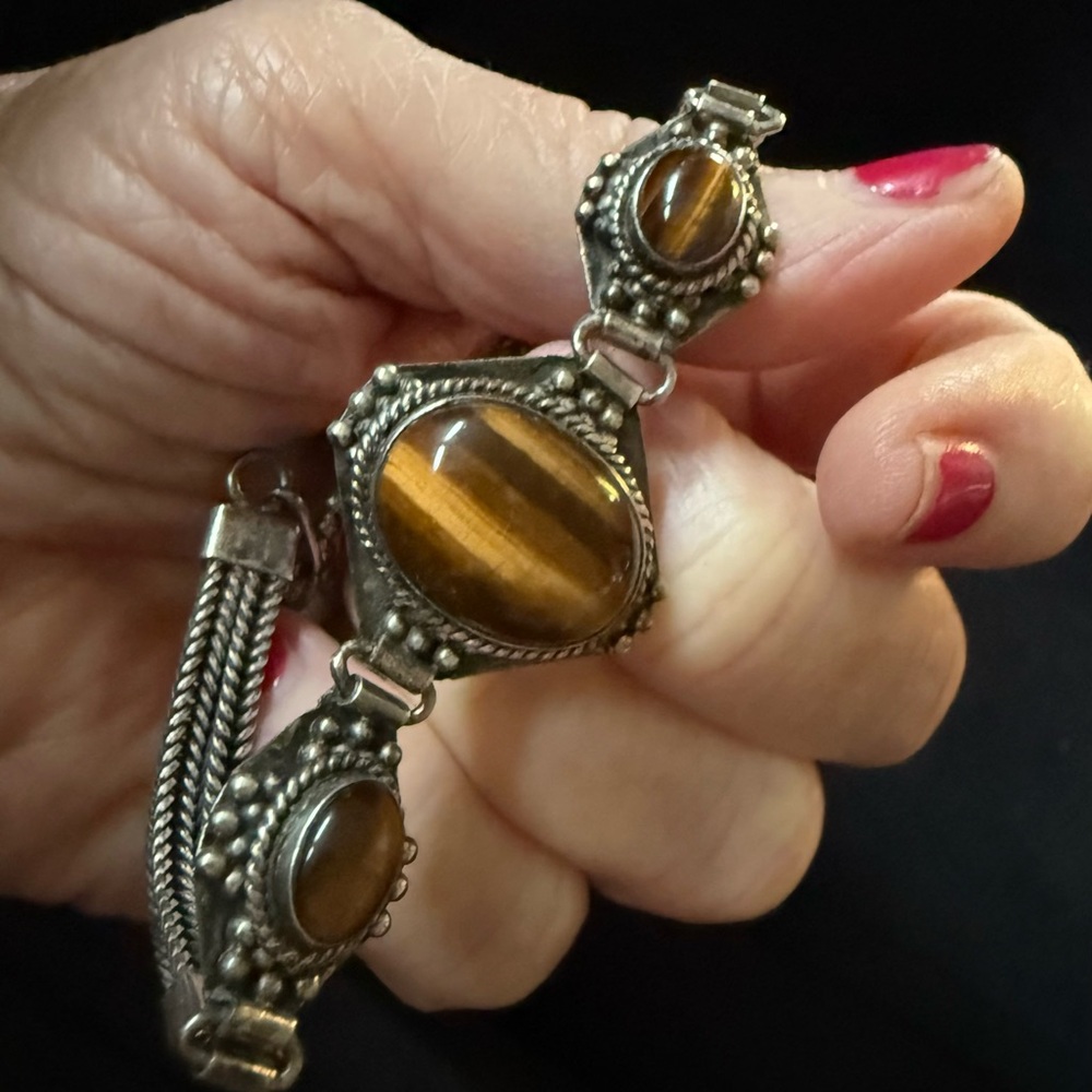 Beautiful 925 Sterling Silver Tigers  Eye Toggle Bracelet
